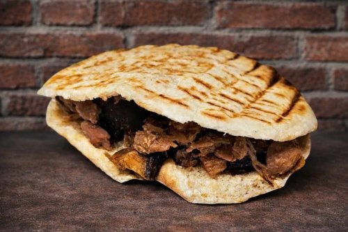 Roujiamo / 肉夹馍